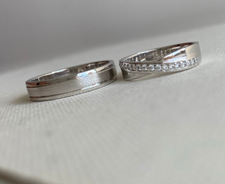 Argollas de matrimonio en oro 18K Plata Texturada